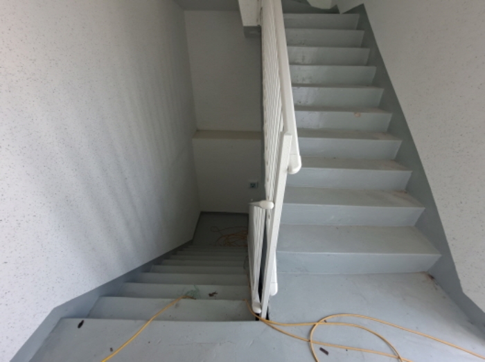 후면 출입구 계