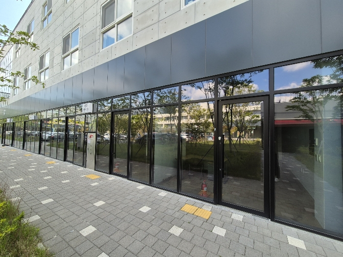 본건 동측 전경