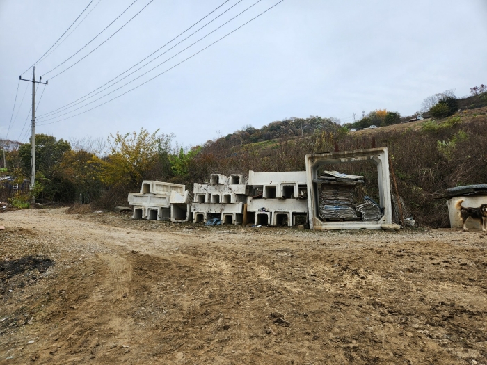 기호(2) 및 소유자미상의 이동가능한 적치물, 현황도로