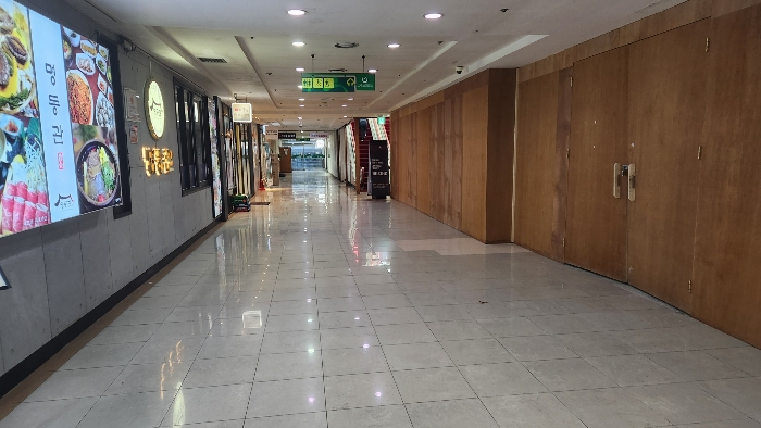 지하층 복도 전