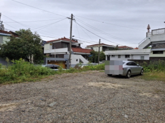 북서쪽에서 촬영한 모습