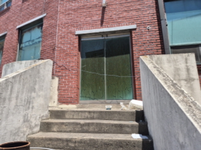 건물 측면 전경