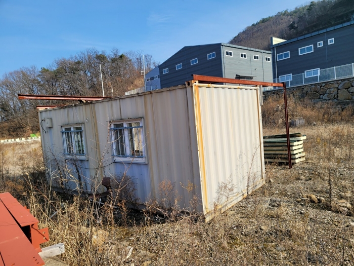 기호(1) 토지상의 컨테이너박스 
- 평가외(이동 및 철거 가능)