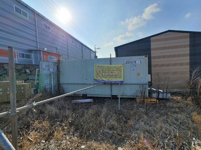 기호(3) 및 기호(8) 토지상의 컨테이너박스 
- 평가외(이동 및 철거 가능)