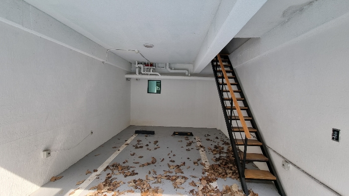 일련번호 1 건물 2층 주차장