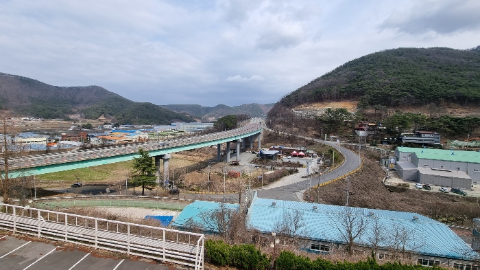 대상물건 남서측→북동측 조망