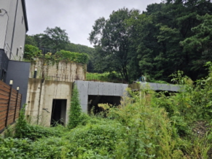 목록16. 지상 공사중단된 외관