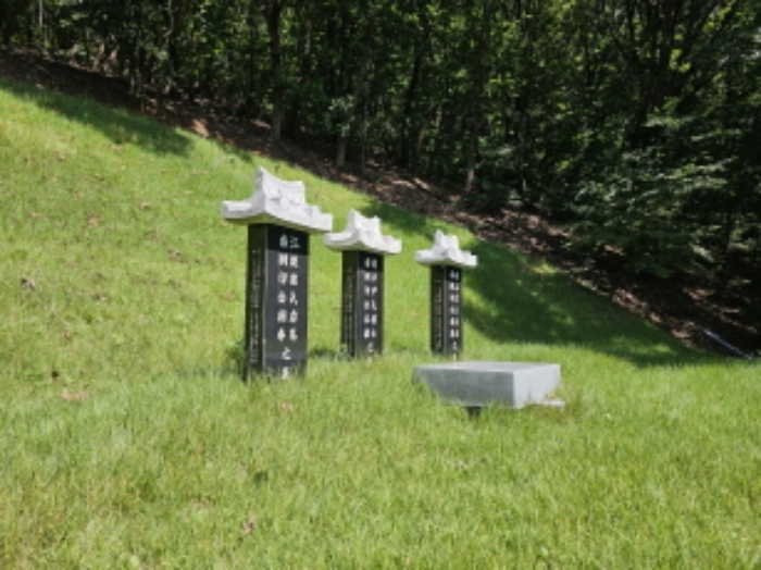 목록7. 갓 비석 3개, 상석 1개