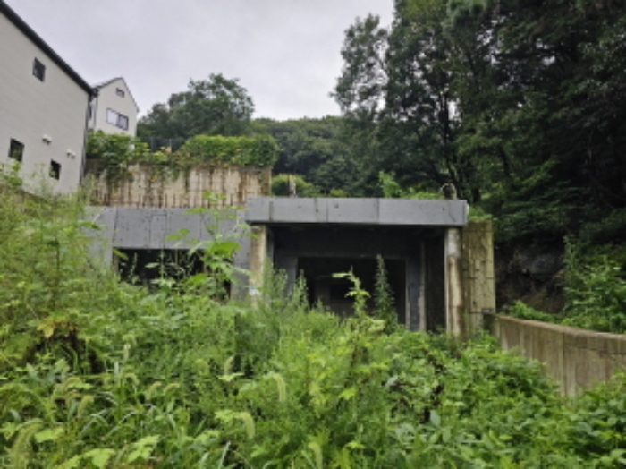 목록16. 지상 공사중단된 외관