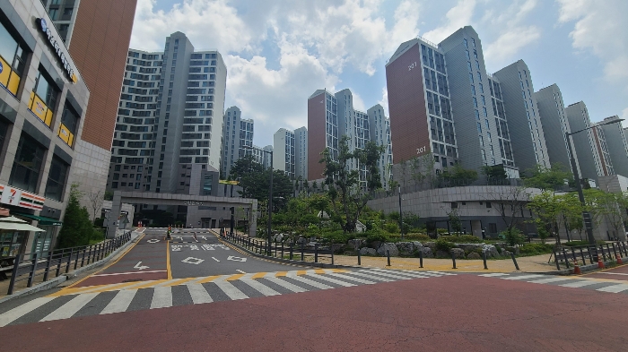 본건 아파트 단