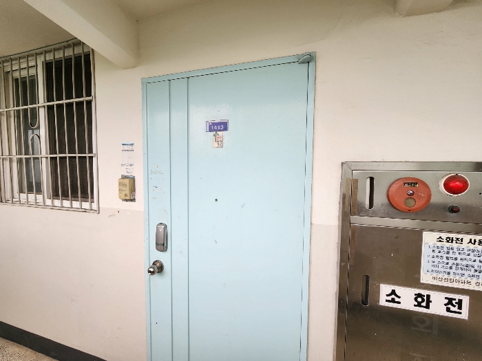 본건 출입문 전