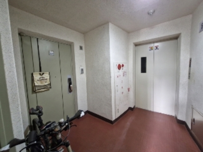 8층 엘리베이터