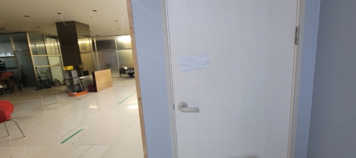 전유세대 출입문