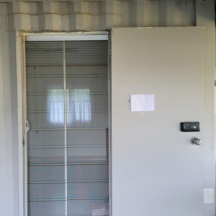 목록5 토지상 제시외 건물 안내문 부착 전경