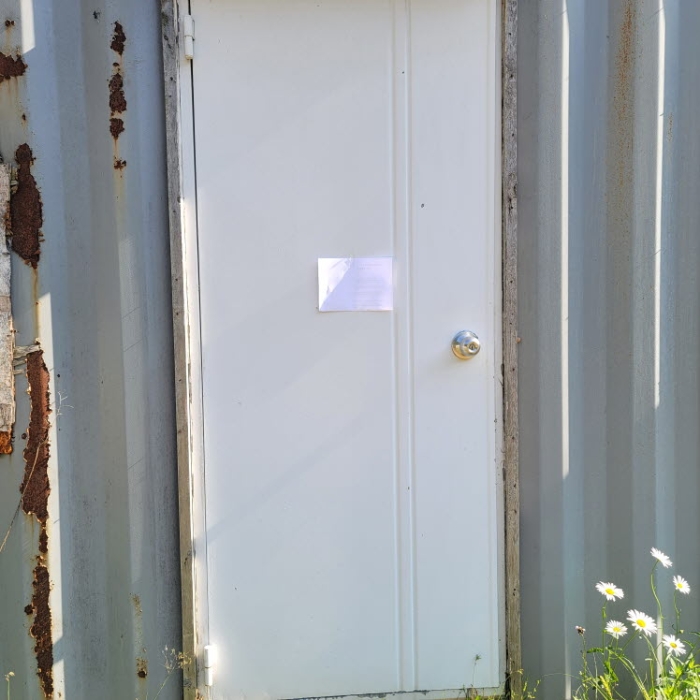 제시외 컨테이너(안내문 부착)