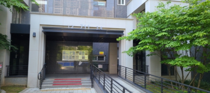 공동 출입구 전