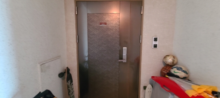 전유세대 출입문