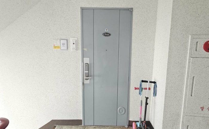 [본건 현관출입