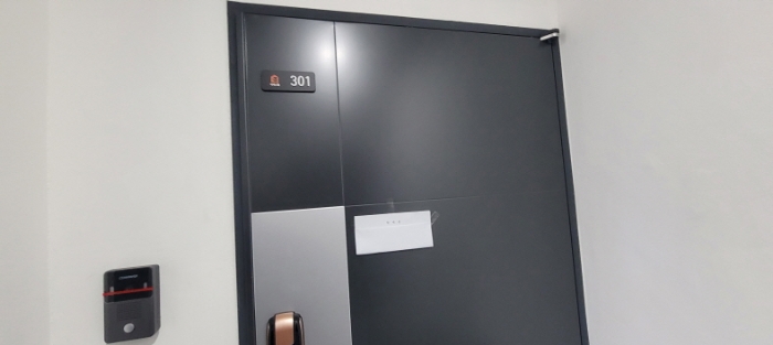 전유세대 출입문