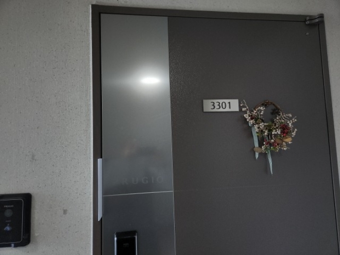 출입문 및 안내