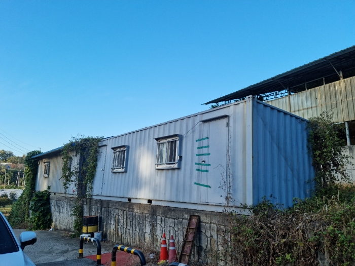 소유자 미상의 이동가능한 컨테이너