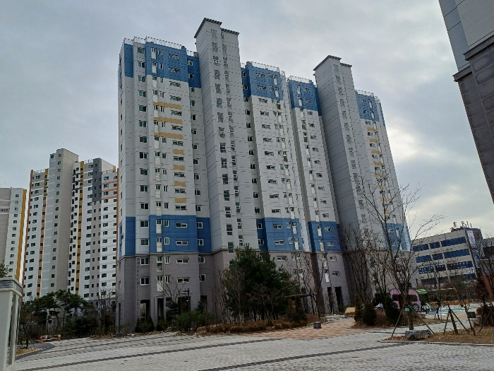 본건 및 건물 전경