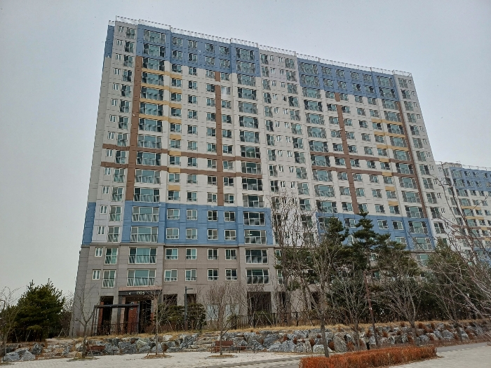 본건 및 건물 전경