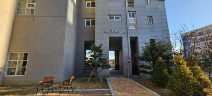 본건 아파트 공동출입구