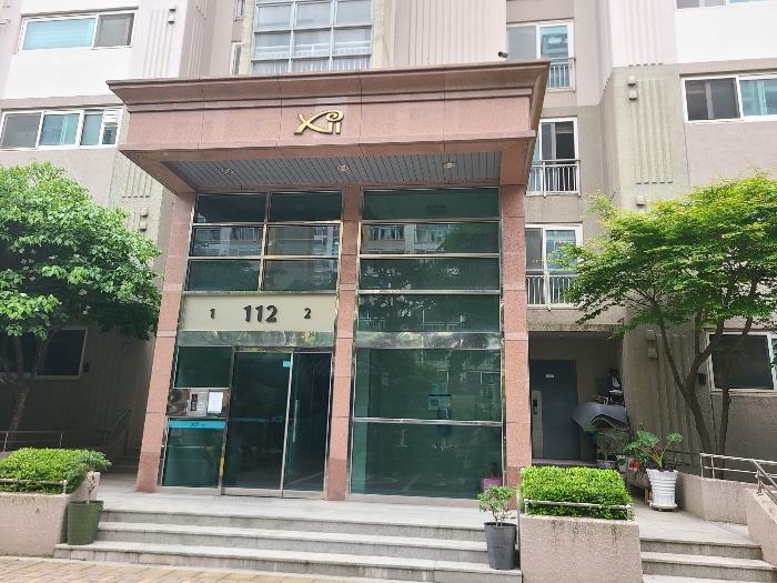 본건 아파트 라인 입구 전경