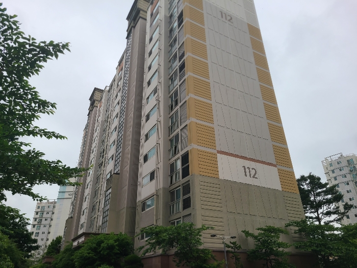 본건 112동 전경