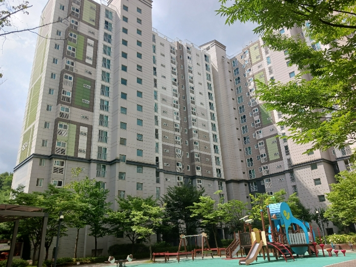 1824동 외부전경 (북동측에서 촬영).