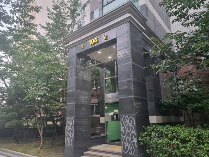 본건 104동 1층 1호,2호 출입구