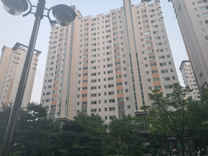 본건 북서측에서 촬영