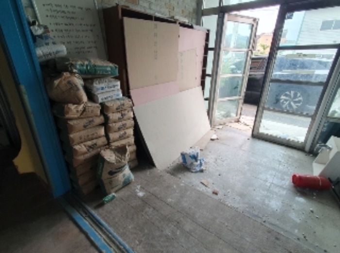 해당 건물 출입구3