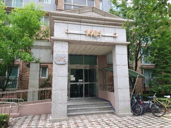 본건 외부 출입