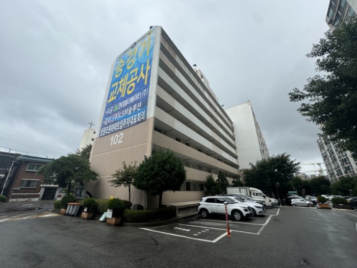 본건 102동 전경
