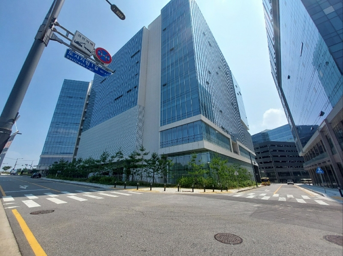 북서측에서 촬영