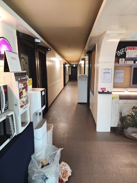 1층 복도 전경