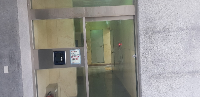 본건 1층 출입
