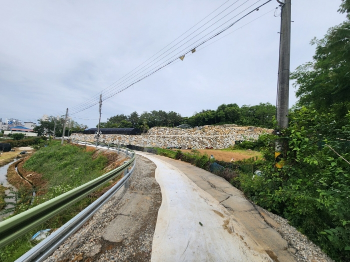 본건 전경, 서측 인근에서 촬영