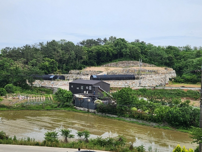 본건 전경, 북측 근거리에서 촬영