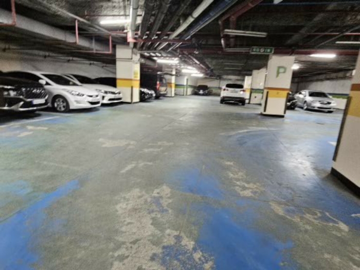 지하 주차장 내