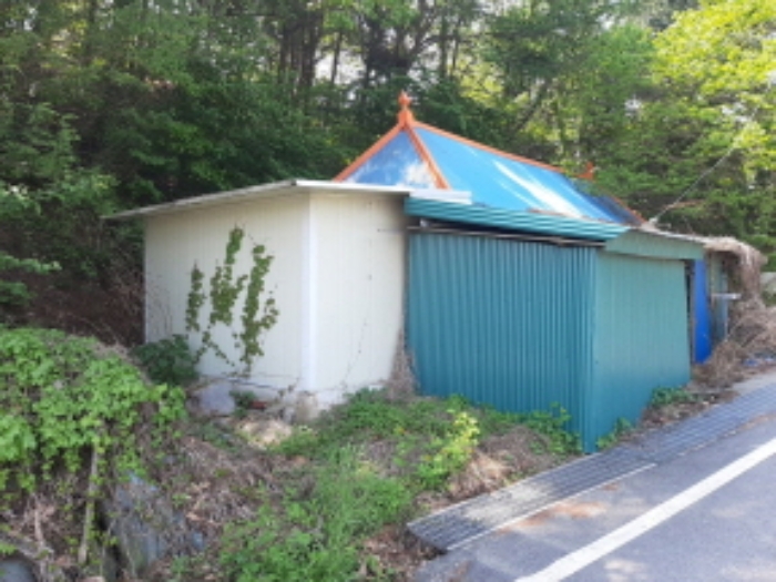 목록3 전경(제시외 폐가 1채)