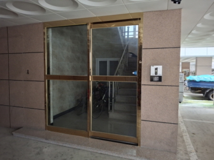 공동 출입구 모