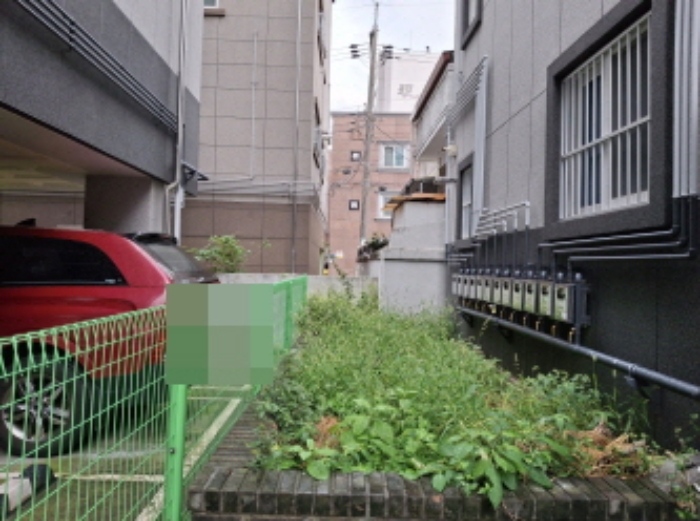 건물 좌측 모습