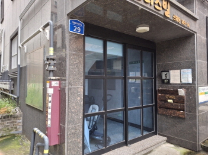 공동 출입구 모