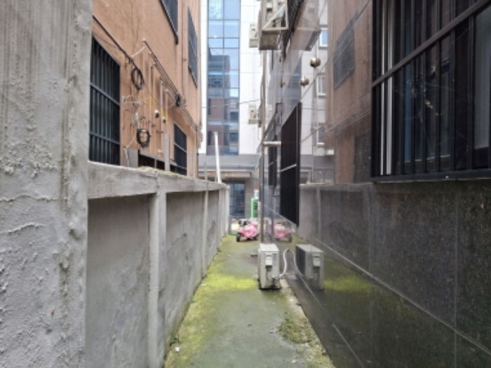 건물 앞쪽 모습