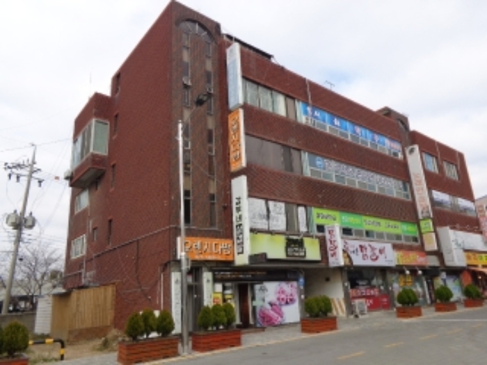 남동쪽에서 바라