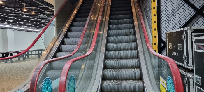 본건 출입 에스