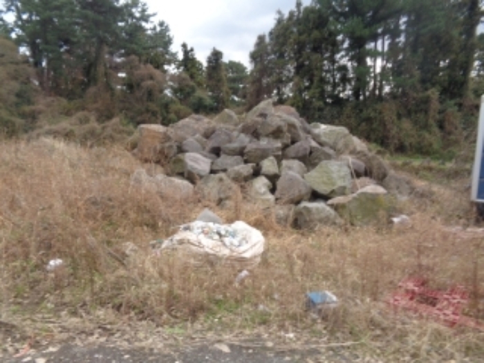 본건(오라이동 862-3)지상에 야적된 석재 사진